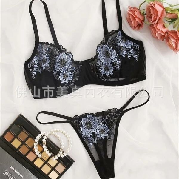 

and charming lingerie embroidered lace lingerie women's suit, Black;white