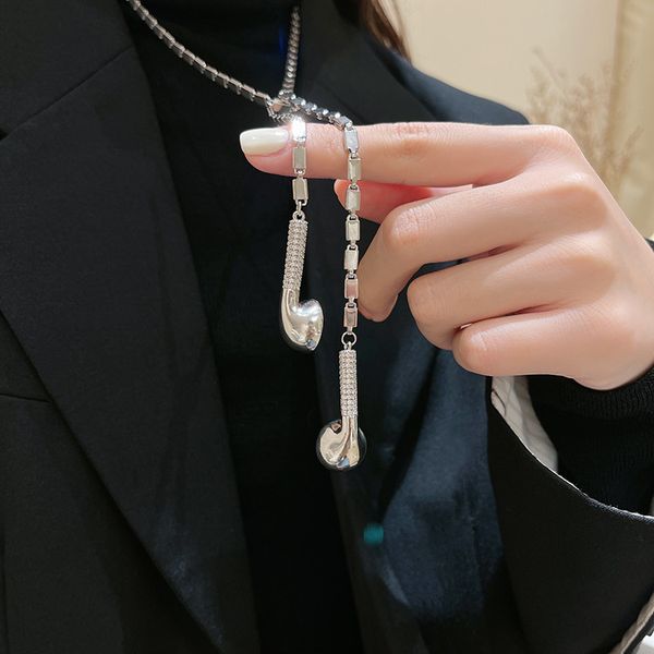 

earphone shape necklace, minority sweater chain, female autumn and winter long neck same earrings, Silver
