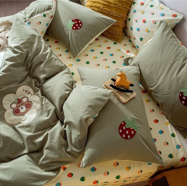 

washable cotton stitching girl heart four piece embroidery quilt cover
