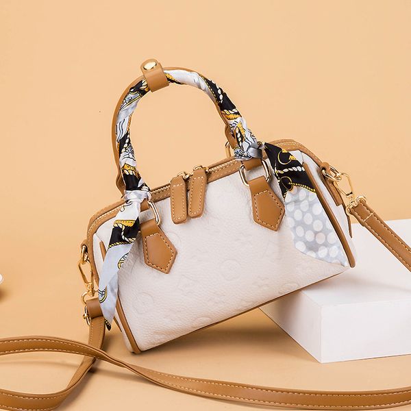 

2021 boston hand leather large capacity one shoulder msenger women's bag