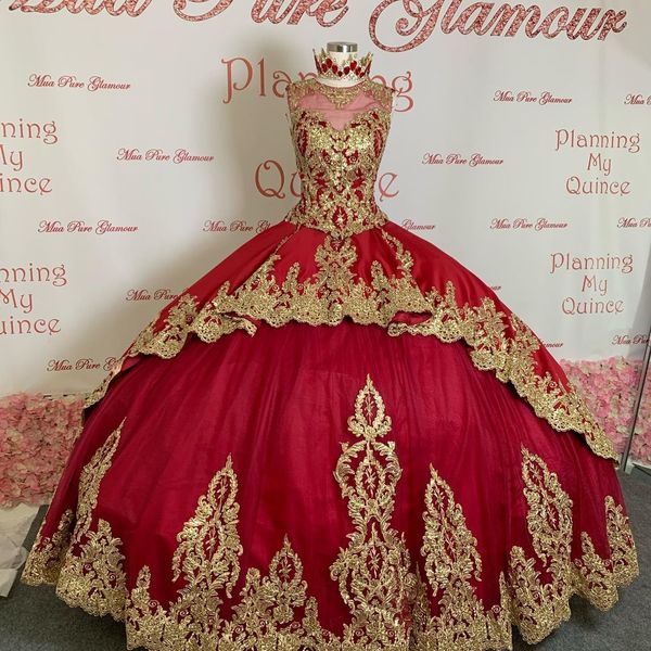 Rotes Ballkleid Quinceanera-Kleider mit Spitzenapplikationen, transparentem Juwelenausschnitt, Sweet-16-Kleid, Korsett, Sweep-Zug, Satin-Maskerade-Kleider