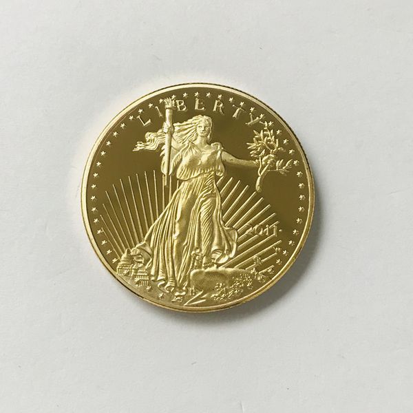 100 шт. Non MagneITC Freedom 2011 Real Gold Plated Eagle Beauty Statueue 32.6 мм Коллекционные украшения Значок Commorative Монета свободы