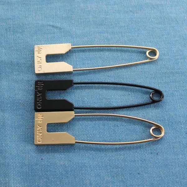 

environmental protection zinc alloy fashion gold independent package versatile geometric brooch for men and women, Gray