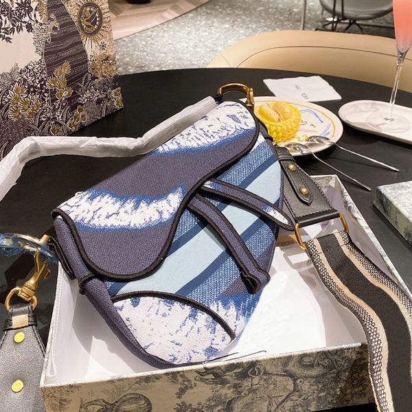 

luxurys designers bag women fashion golden buckle saddle pochette handbags female crossbody handbag shoulder phone vintage bags purse with b