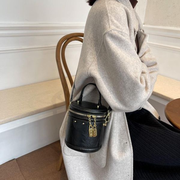 

retro classic evening bags 2021 fashion women rivets bucket bag female shoulder messenger trendy design for ladies circular barrel handbags