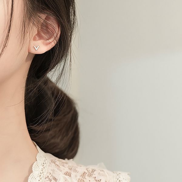 

net red simple and v-shaped female pure silver temperament korean personality earrings fashion cool wind small, Black