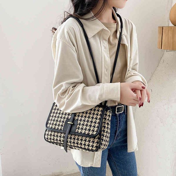 

2021 autumn wandering armpit bag leisure single shoulder messenger portable female thousand bird lattice small square, Black;red