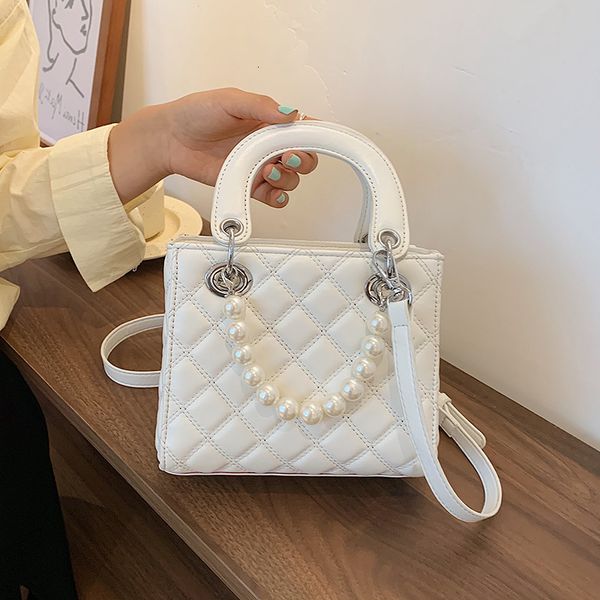 

female 2021 new single shoulder messenger small fragrance pearl handbag fashion diamond lattice embroidered line princess bag