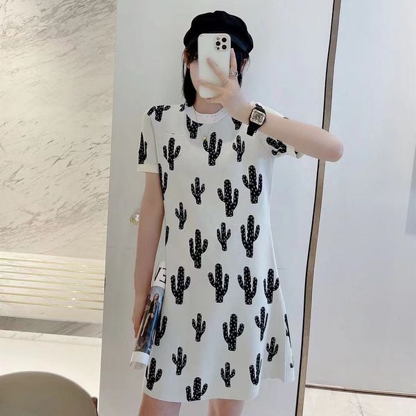 

french platycodon grandiflorum ol commuter knitted dress women 2021 new summer cactus leisure slim lazy skirt fashion, Black;gray