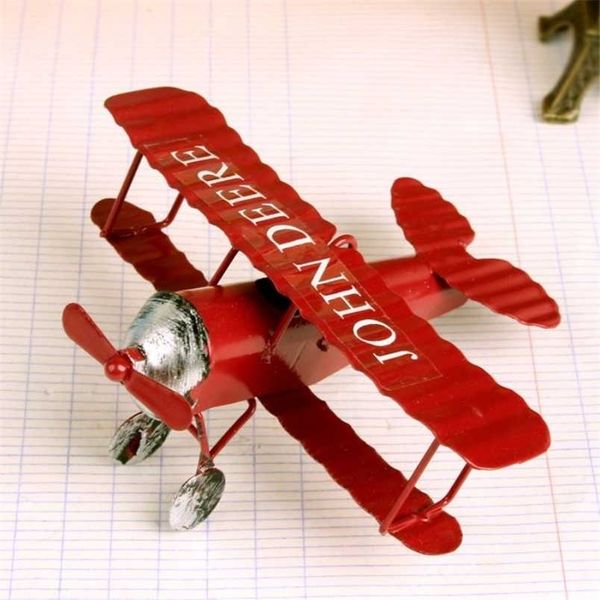 Vintage Biplane Model Mini Figurine per la decorazione domestica Metallo Iron Air Plane Aircraft Camera dei bambini Hanging Kids Gift 211105