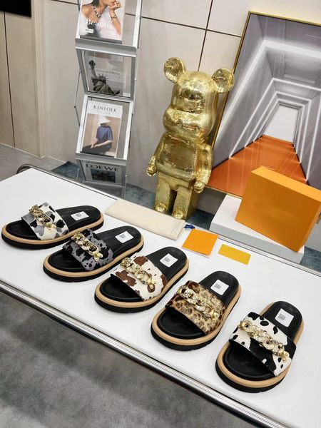 

classic new summer slippers fashionable and comfortable womens shoes mens beach indoor slippers womens sandals bath crystal rubber sole size, Black