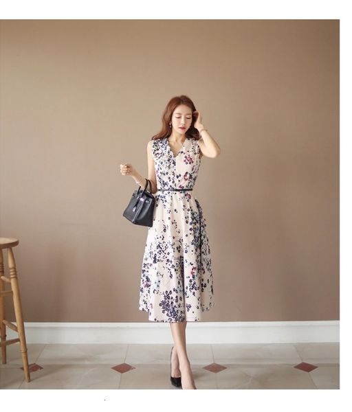 

korean version of the stylish v-neck print, Black;gray