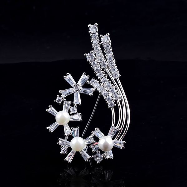 

plant flower pearl with zircon brooch, Gray