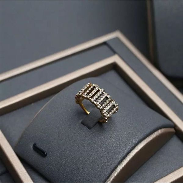 

luxury jewelry ring gap hollowed out and diamond inlaid with old fashion brass multi-layer pearl, Silver