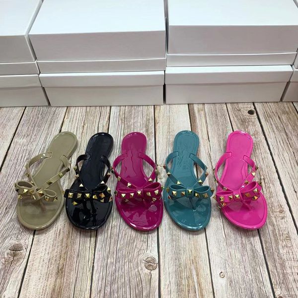 

2021 summer new women shoes rivet bow flat slippers rubber beach zlh, Black
