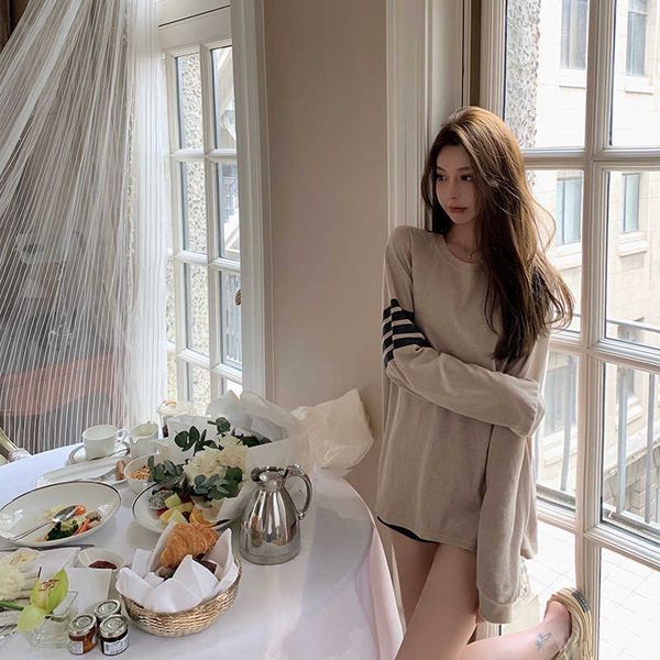 

sunscreen color contrast blouse long sleeve t-shirt female 2021 summer korean loose thin casual medium length sweater, White