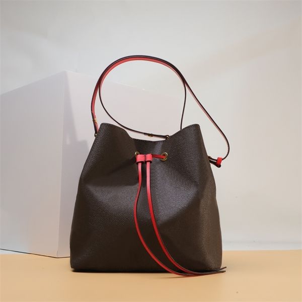 

women luxurys designers bags 2021 classic bucket medium for drawstring pocket leather designer handbag handbags totes crossbody bag