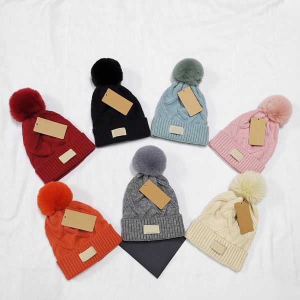 Nova Moda Design Beanie Marca Homens Mulheres Inverno e Outono Quente Alta Qualidade Respirável Bucklet Chapéu Elástico com Logo Caps Thitted U008255