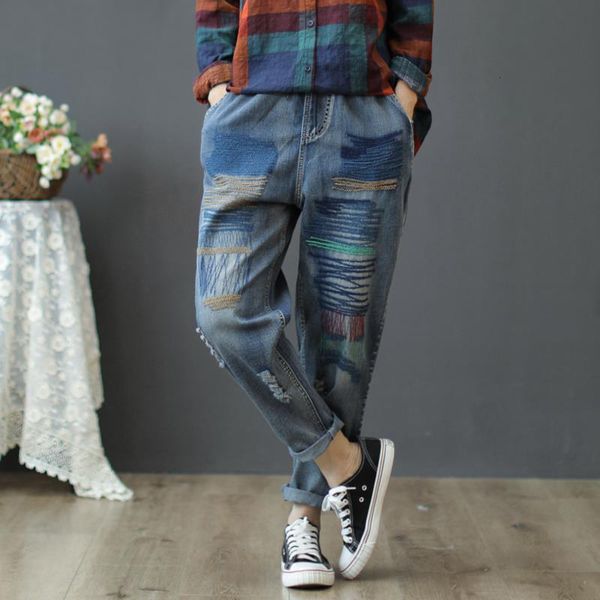 

torn vintage female jeans, loose cotton-embroidered jeans and casual d429, Blue