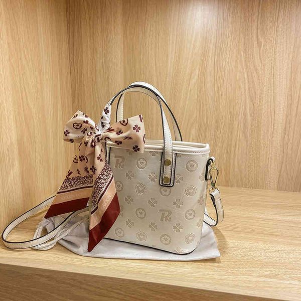 

2022 factory wholesale women's summer fashion embossed vegetable basket portable bucket texture commuter tote messenger bag