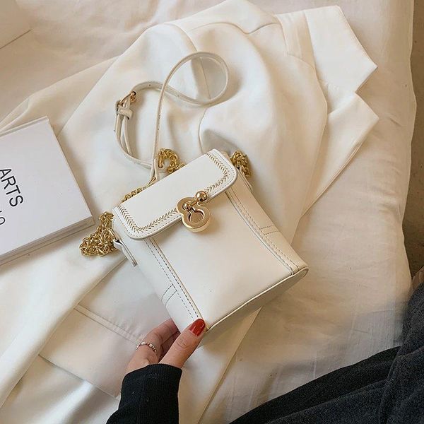 

fashion designer boutique shoulder bags retro small women totes shopping bag female leather white chain handbag for 2021