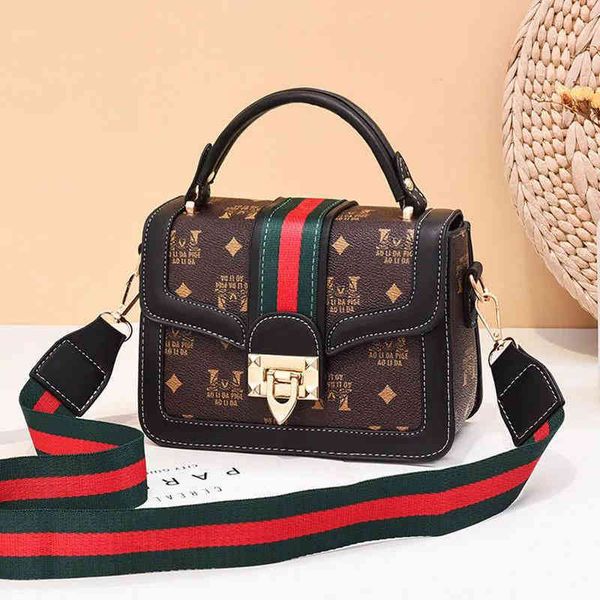 

2022 factory wholesale autumn and winter s women's popular versatile broadband messenger small square bag avgo