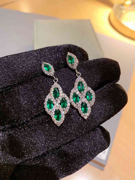 

stud earrings v family caibao green micro inlaid s925 tremella nail, Golden;silver