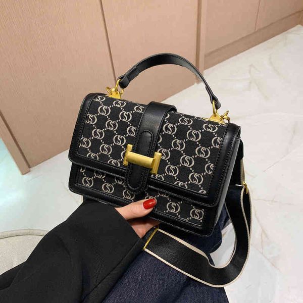 

2022 factory wholesale female autumn and winter korean fashion portable small square bag pu texture women's single shoulder messenger b