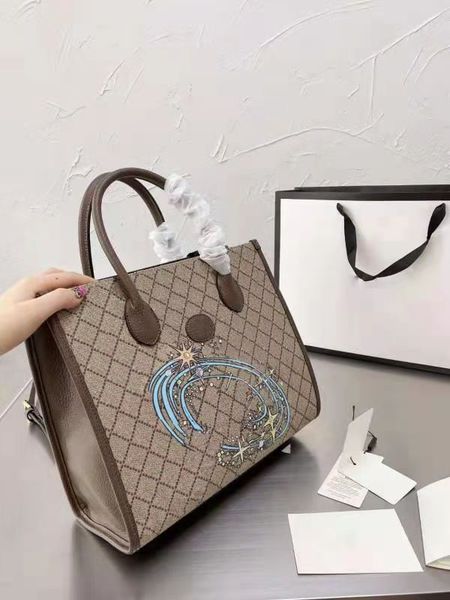 

designers design shopping bags with european and american styles.