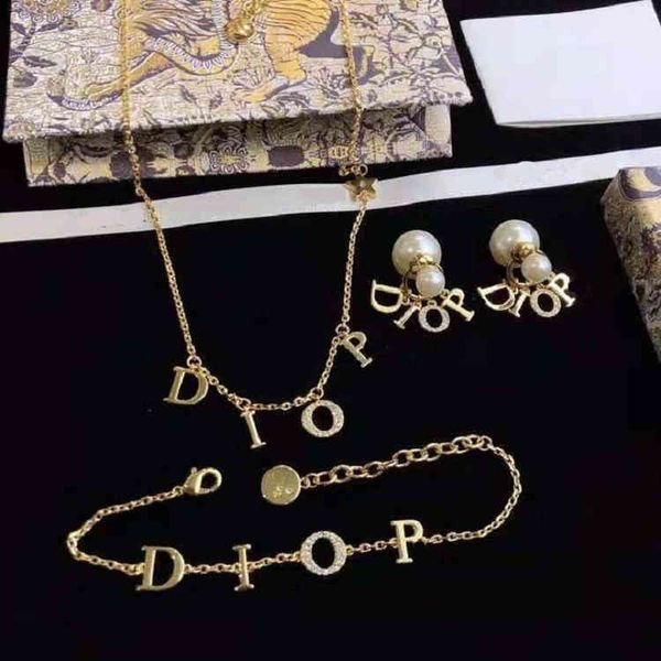 

factory specials aa designer 2021 new letter pearl diamond earrings necklace class girl 925 silver needle earrings net red 8t76, Golden
