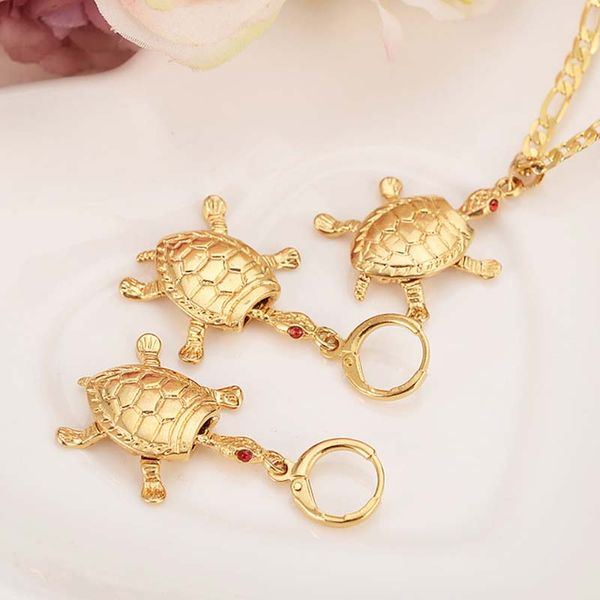 Klassiker 18k Solid Gold Anhänger Ohrringe Schildkröte rot cz Stein Halskette Figaro Kette Damen Papua Party Schmuck PNG