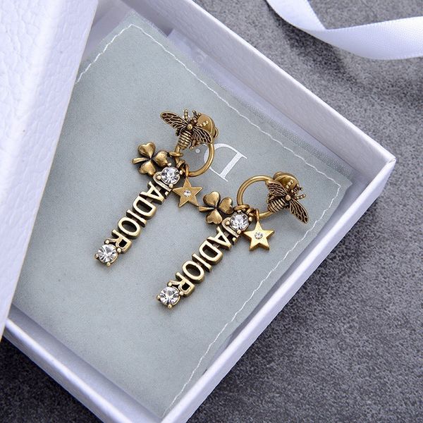 

2021 new designer fashion family letter five pointed star bee diamond earrings, Golden