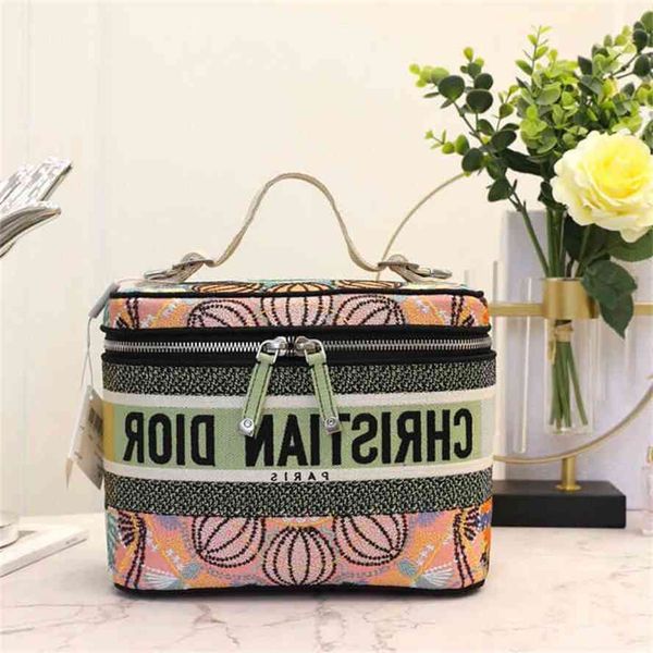 

handbagmake up bag canvas totem size:25 *19.5*14 handbaggg bag