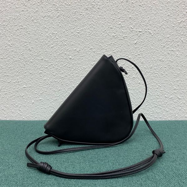 

2022 spring and summer new triangle bag shoulder bag, Blue;pink