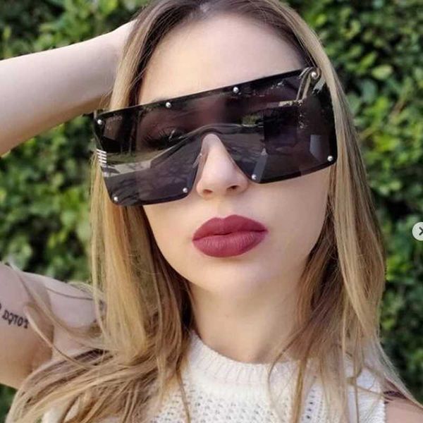 

luxury designer sunglasses 2021 square women fashion oversized metal frame vintage glasses men shades retro gradient colors oculos uv400 062, White;black