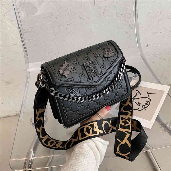 

2022 factory wholesale advanced sense female fashion badge single shoulder messenger bag korean embossed small square bag