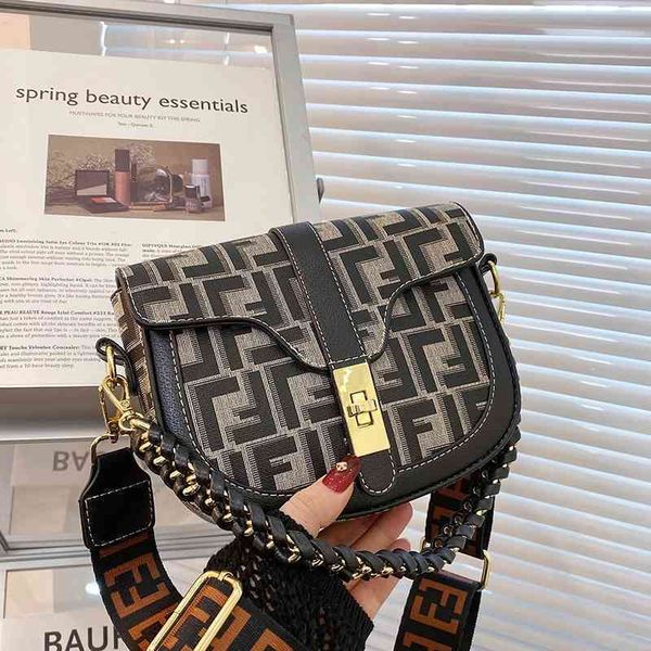 

2022 factory wholesale handbag chain small women's summer one saddle shoulder belt feab