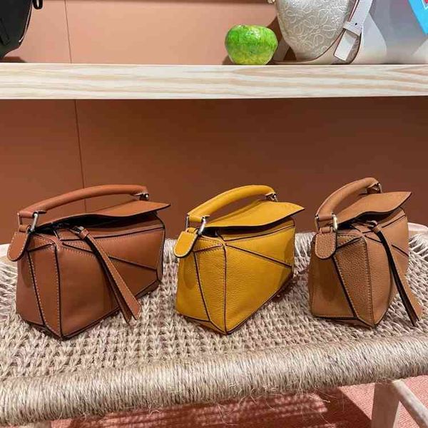 

bag holderloewe / luo yiwei puzzle minihandbag hook