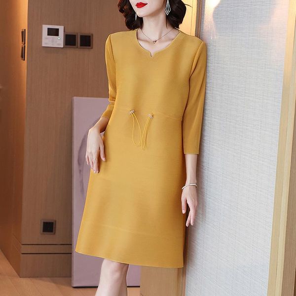 

casual dresses high end foreign style mother autumn dress 2021 women's loose large covering age reducing a-line, Black;gray