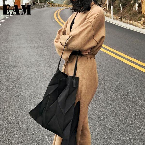 

cross body [eam] women black wrinkled waterproof nylon cloth personality all-match crossbody shoulder bag fashion tide 2021 18a0354