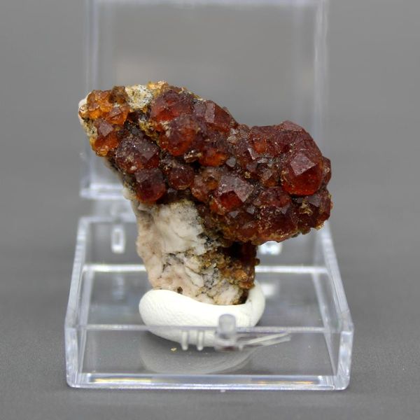 

100% natural spessartine-garnet mineral specimen stones and crystals gem healing quartz box size 3.4 cm decorative objects & figurines