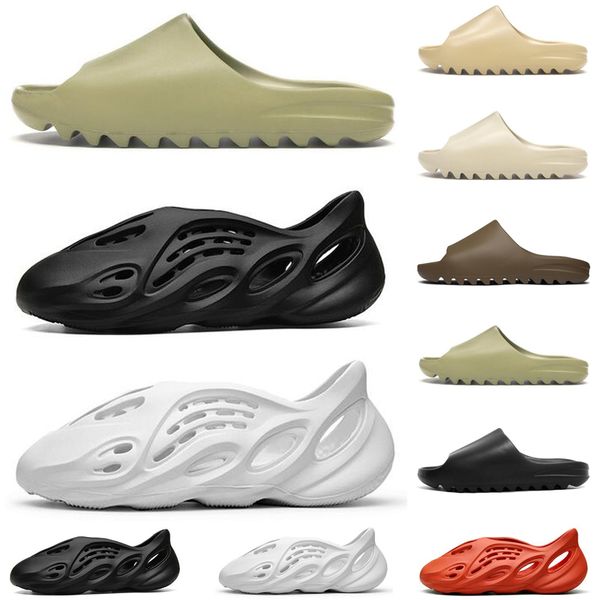 

2021 kanye slides foam runner men women slippers shoes earth brown resin desert sand outdoor slipper sandals mens womens trainers sneakers