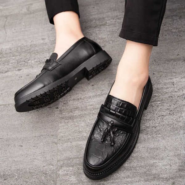

korean version of doudou sho men's casual with one foot, increased ventilation inside, youth trendy , pointed small leather