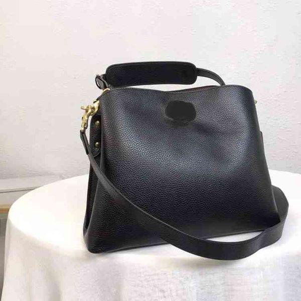 

women luxurys designers bags 2021 capacity leisure classic one large sho crossbody bag zhouzhoubao123 designer handbags purse wallet handbag