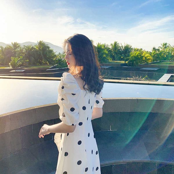 

summer 2021 french polka dot bubble sleeve long skirt with slim waist and side split square neck drs, Black;gray