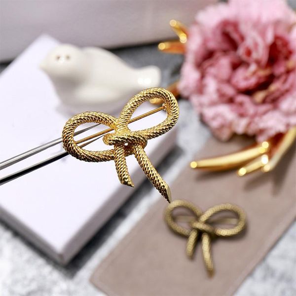

pins, brooches elegant temperament retro bow metal brooch ladies high-quality winter clothes pins european and american -selling accessories, Gray