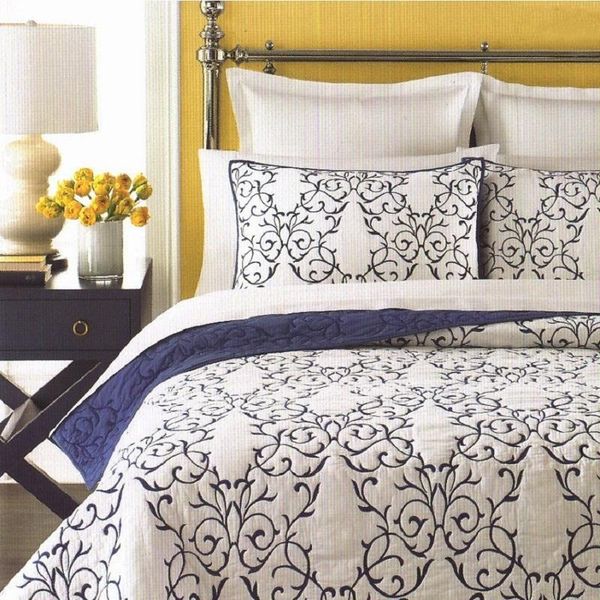 

blanket on bed bedspread for double cotton quilts 3pcs embroidered quilted cover pillowcase king size coverlets comforters & sets