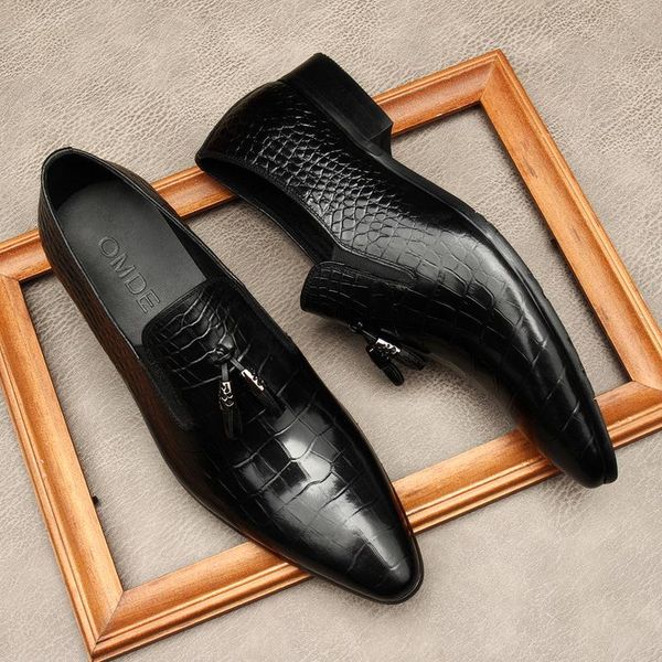 

dress shoes 2021 office mens tassel loafer genuine leather black fashion slip on men designer business wedding formal shoe