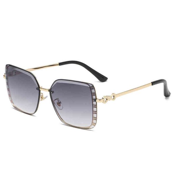 

2021 new fashion sunglass korean women's uv400 sunglass sunglassce certification, White;black