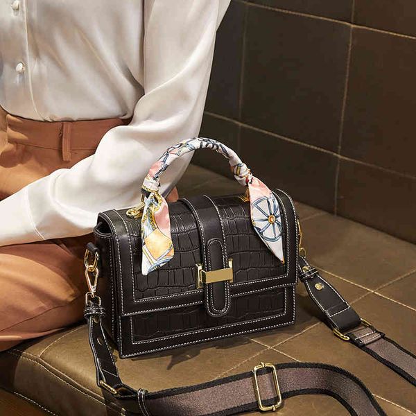 

women's bag 2021 new style foreign fashion small square chain strap portable single shoulder silk scarf crowd